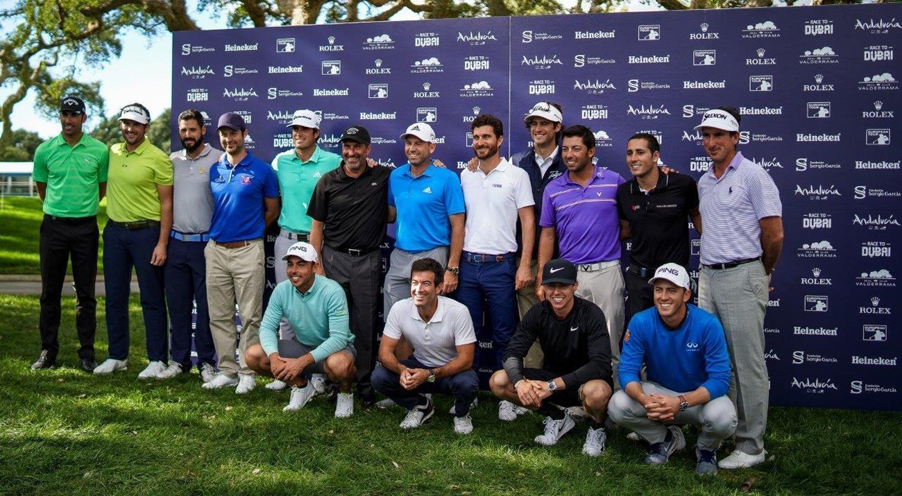 Smiling Spanish players pose in the traditional photo session before the Andalucía Valderrama Masters (© Real Club Valderrama)