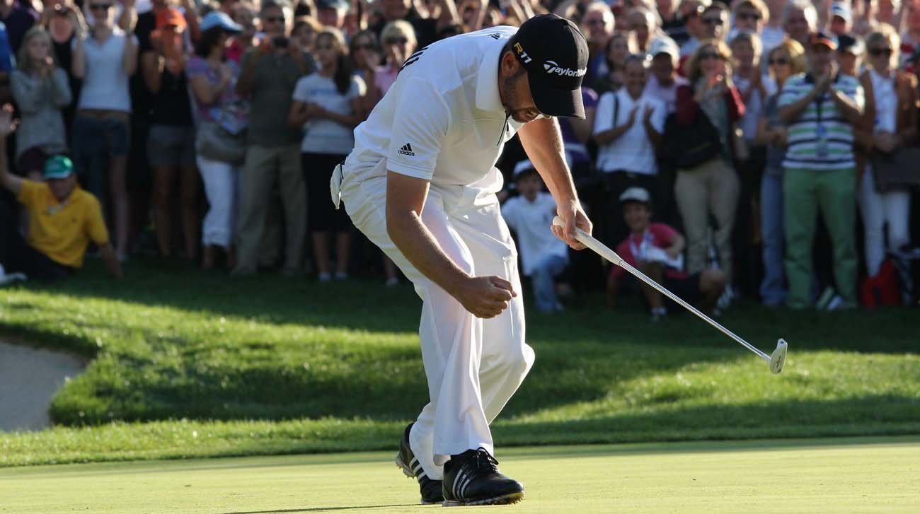 Sergio García clenches his fists in celebration of his 2011 win at Valderrama (foto © Fernando Herranz)