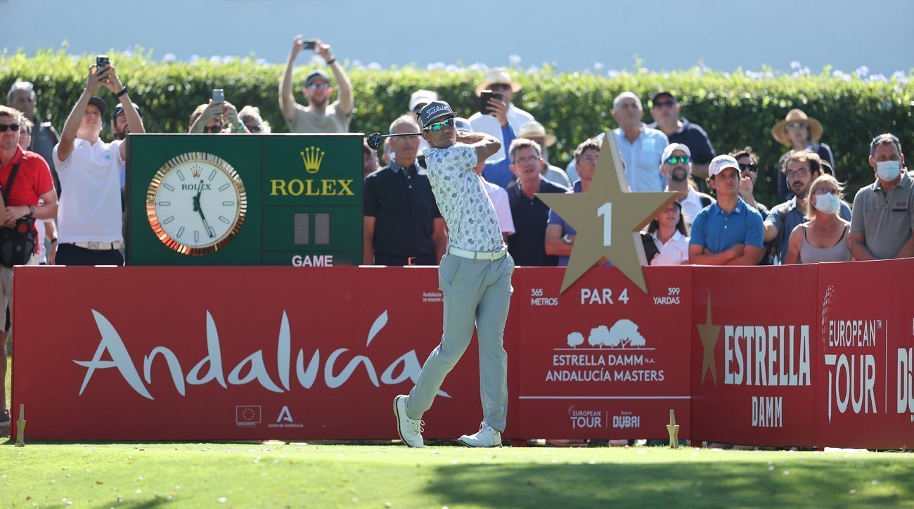 Rafa Cabrera Bello teeing off in the Estrella Damm N.A. Andalucía Masters 2021 (credit © Real Club Valderrama)