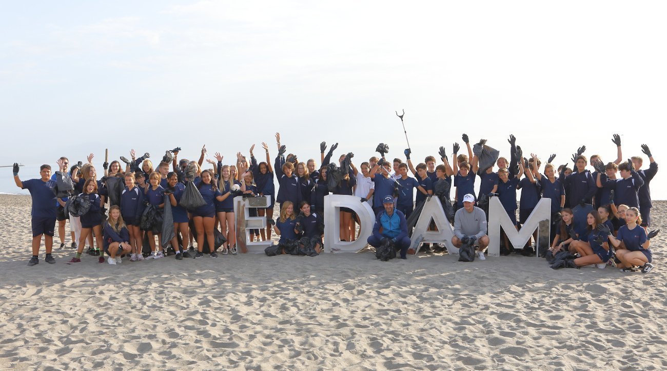 Los niños, los mejores embajadores del Beach Clean Up en la playa de Sotogrande